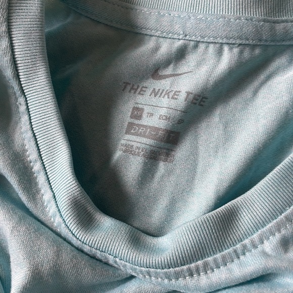 two nike tank tops - Picture 3 of 5